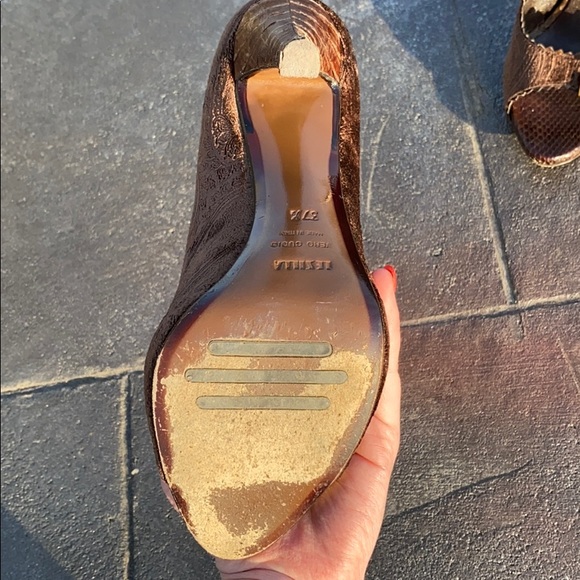 - Le Silla brown velvet brooch heels - Picture 5 of 7